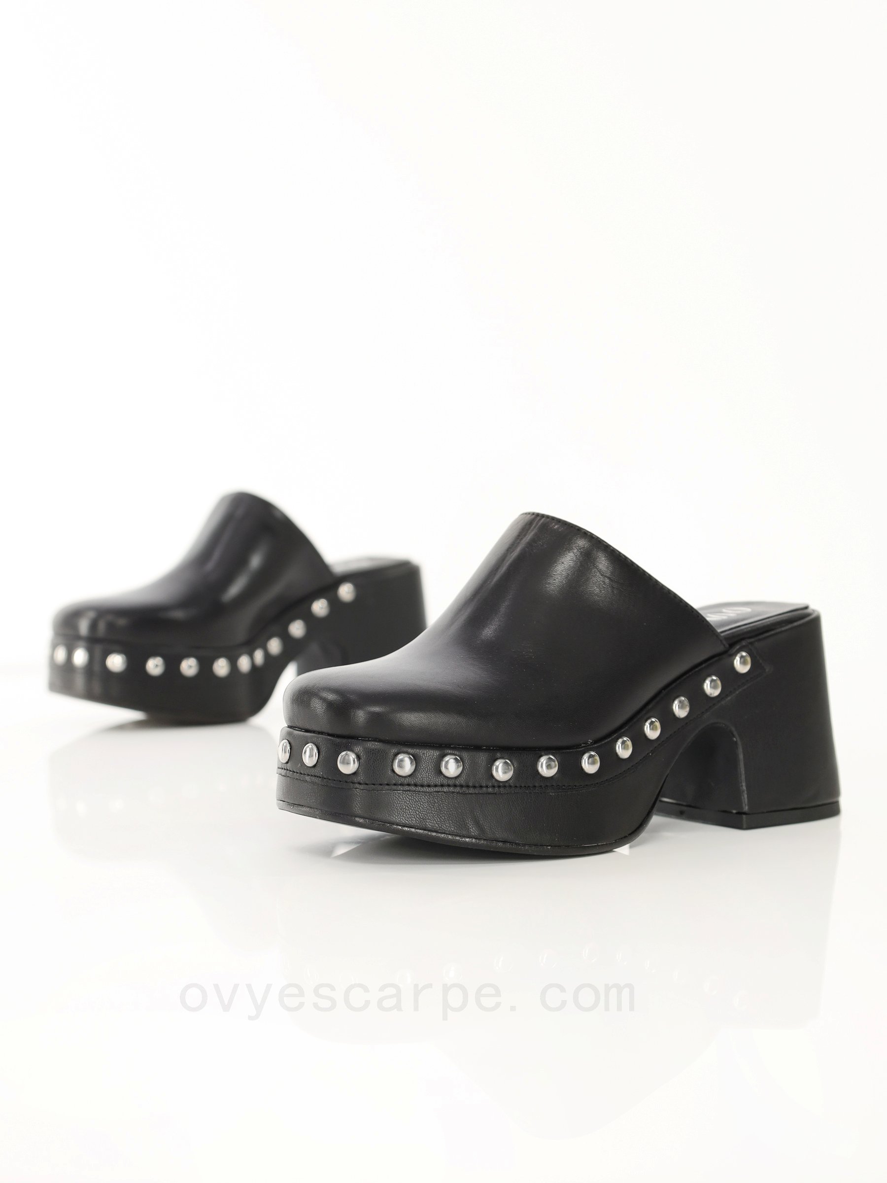 Scontati Leather Clogs With Studs F08161027-0561 Negozio Online